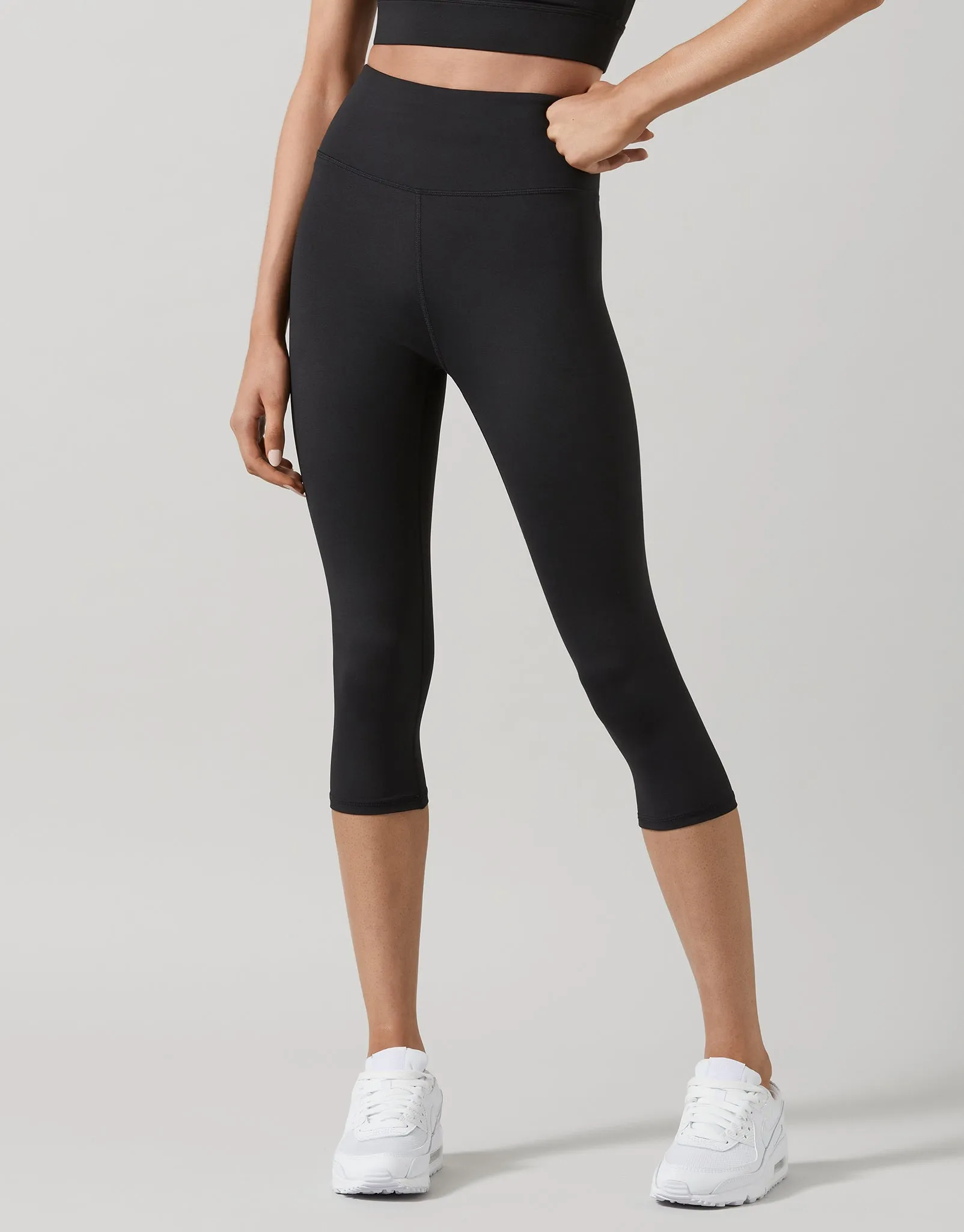 ASTRID Ultra-Core 3/4 Capri Legging - Black