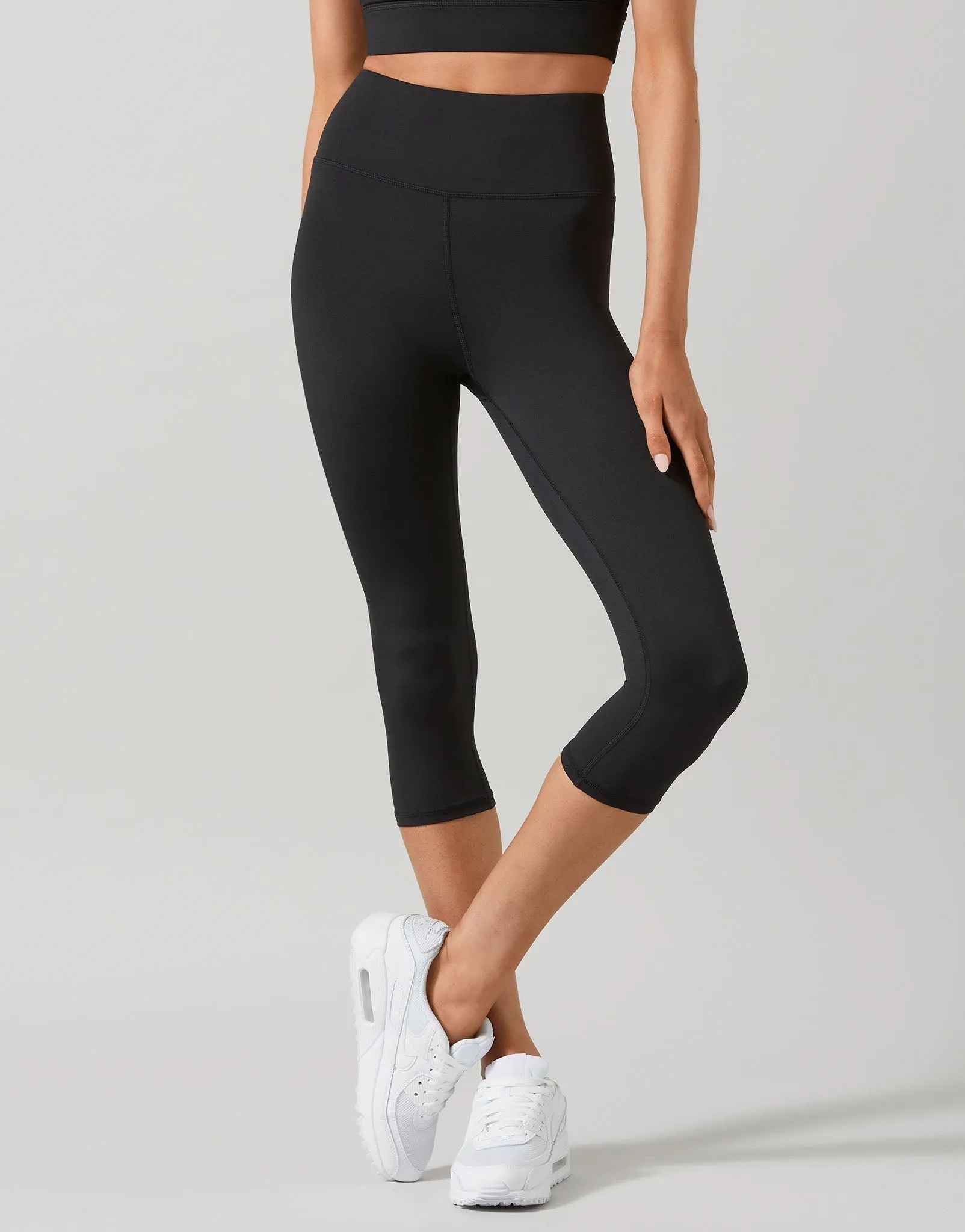 ASTRID Ultra-Core 3/4 Capri Legging - Black