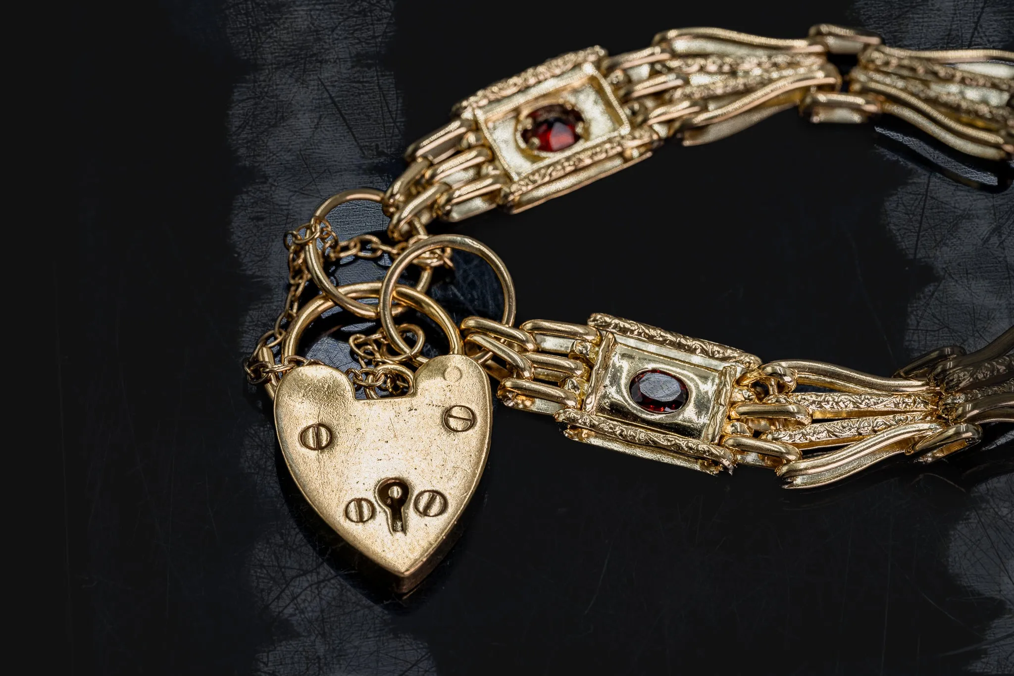 Exquisite 9ct Yellow Gold Stone Set Gate Bracelet