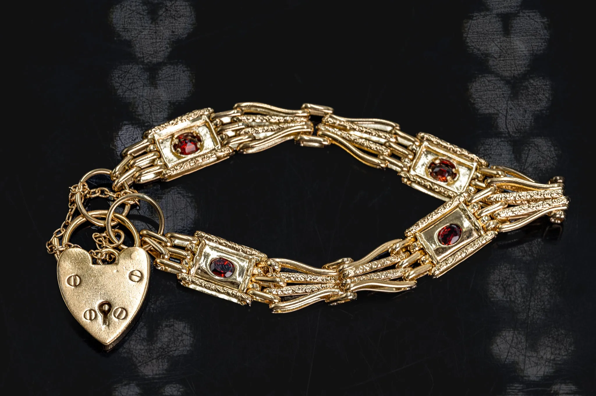 Exquisite 9ct Yellow Gold Stone Set Gate Bracelet