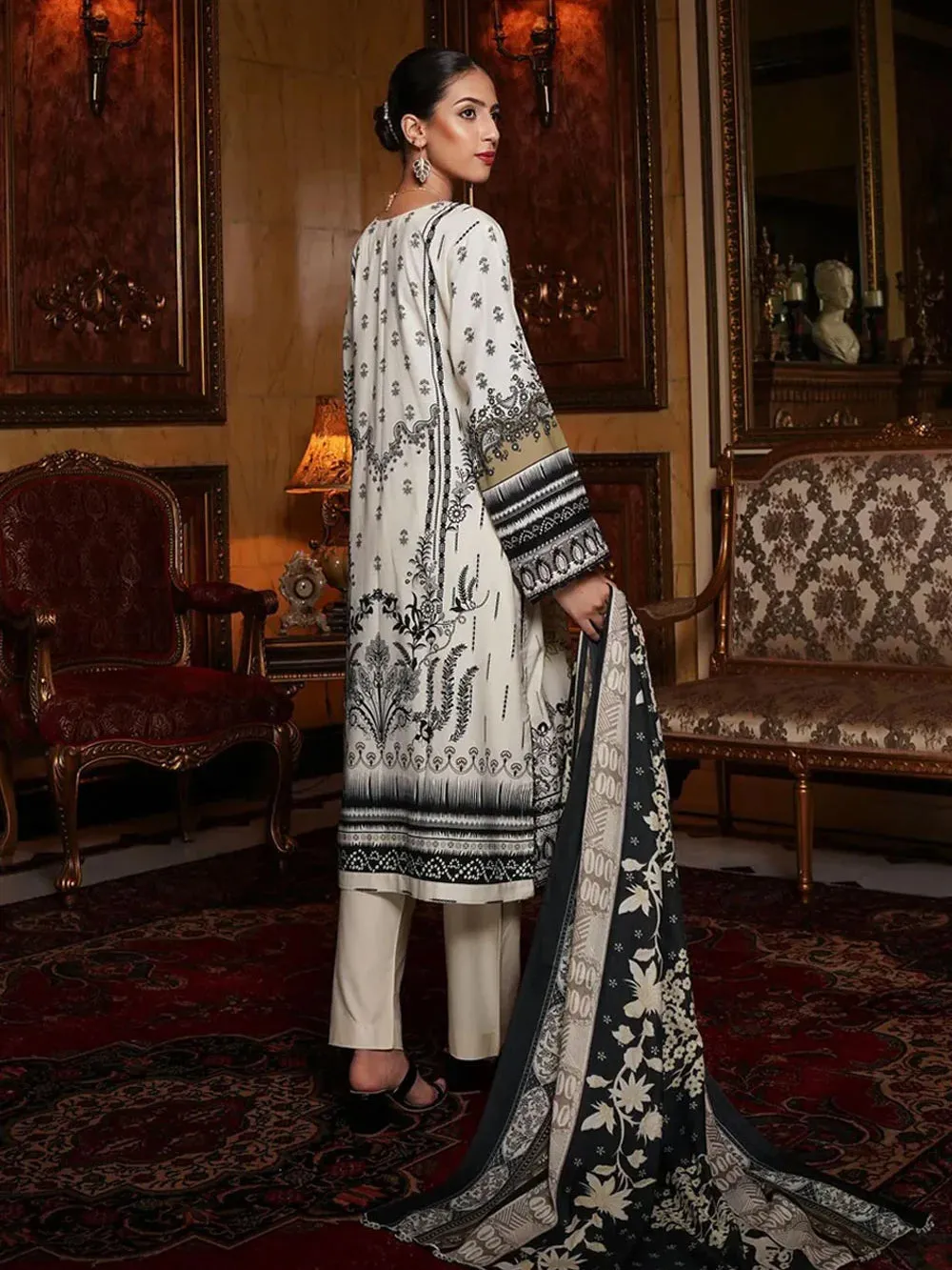 Munira Embroidered Winter Dhanak Suit (MSL-05) - Off-White